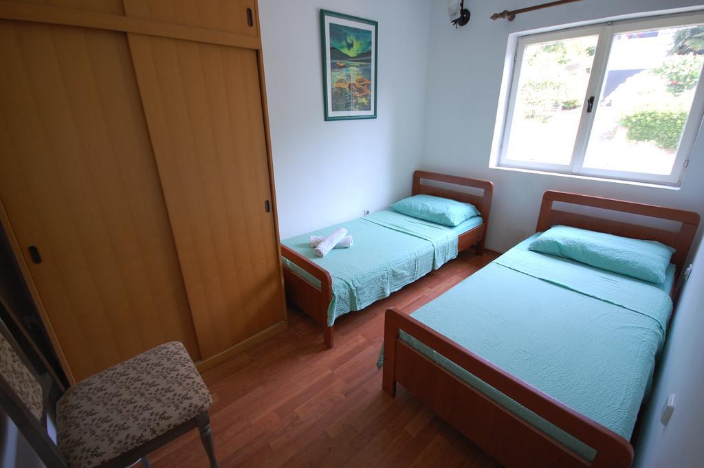 Apartment Mladan By El-Pi Tours Njivice Esterno foto