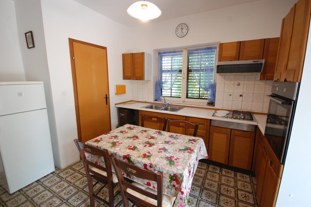 Apartment Mladan By El-Pi Tours Njivice Esterno foto