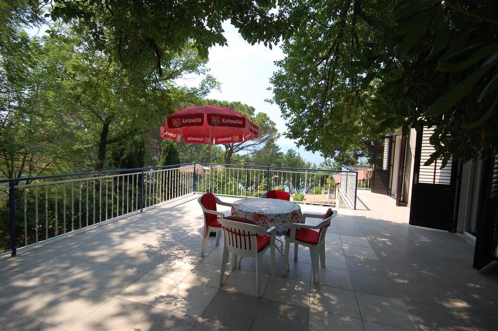 Apartment Mladan By El-Pi Tours Njivice Esterno foto