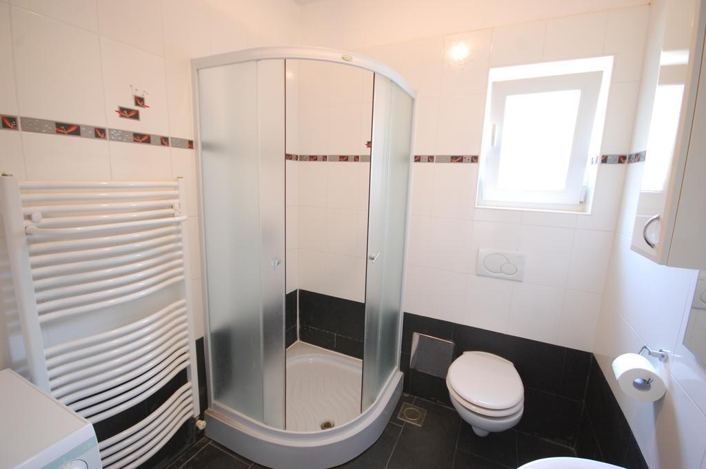 Apartment Mladan By El-Pi Tours Njivice Esterno foto