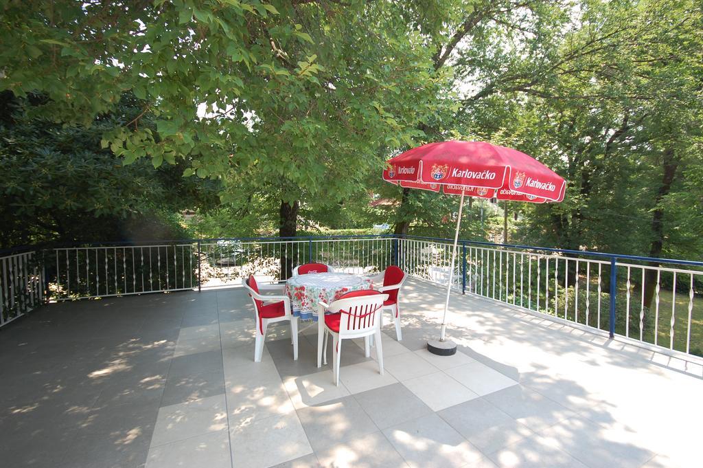 Apartment Mladan By El-Pi Tours Njivice Esterno foto