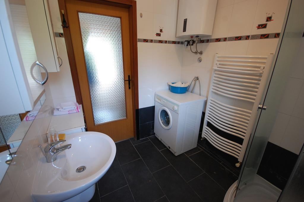 Apartment Mladan By El-Pi Tours Njivice Esterno foto