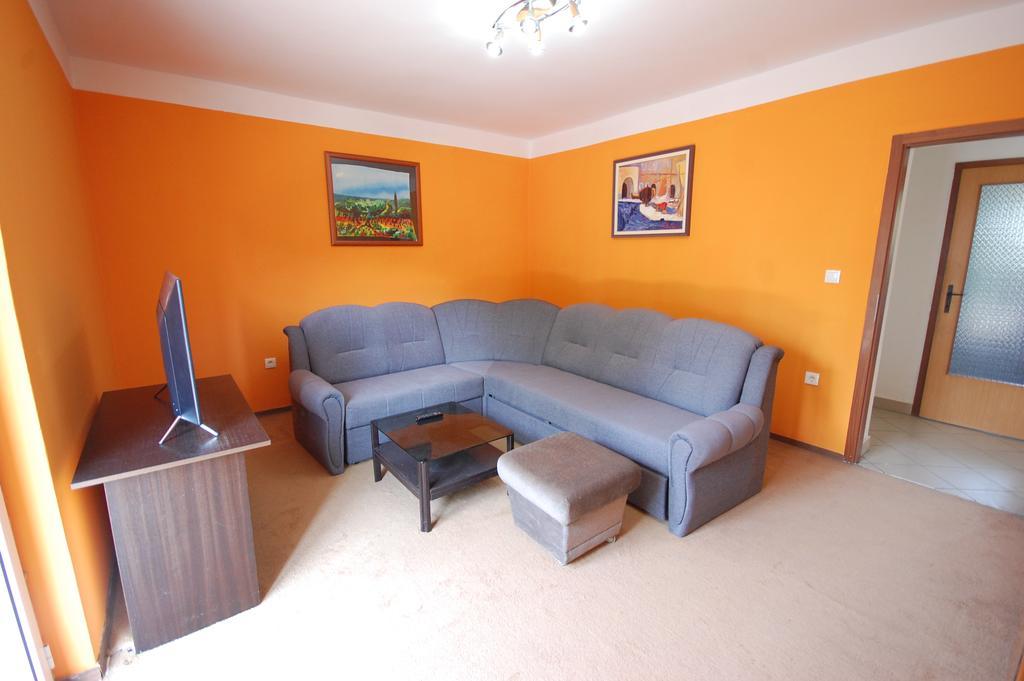 Apartment Mladan By El-Pi Tours Njivice Esterno foto