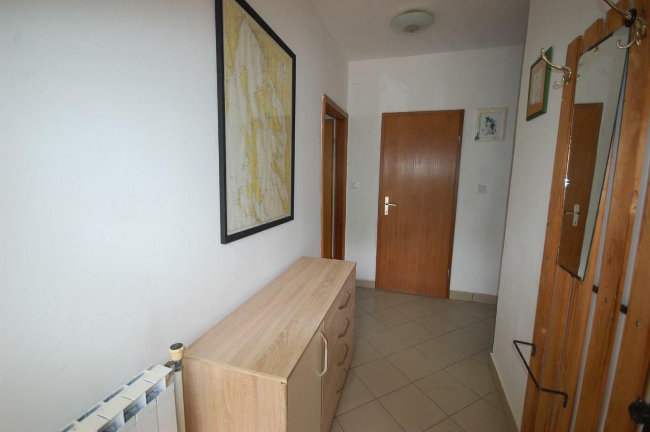Apartment Mladan By El-Pi Tours Njivice Esterno foto