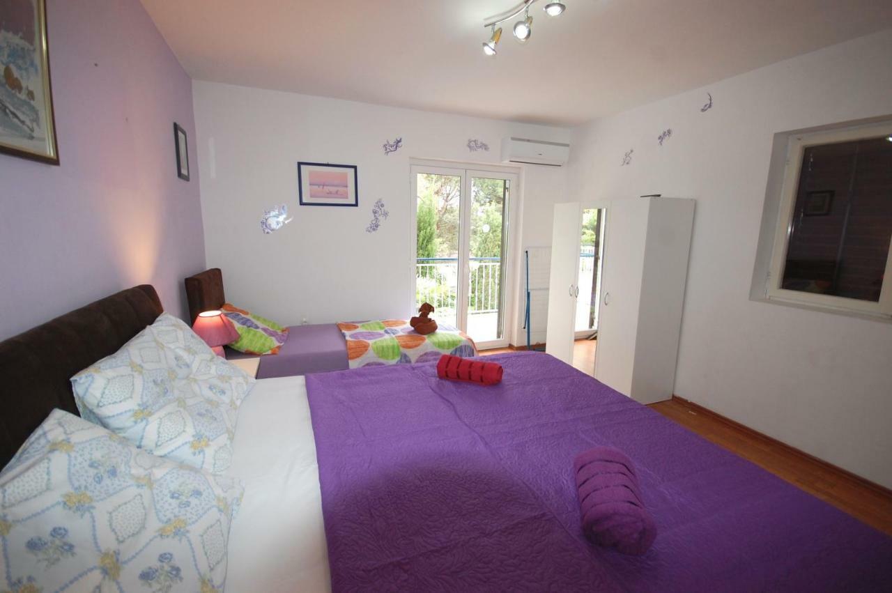 Apartment Mladan By El-Pi Tours Njivice Esterno foto